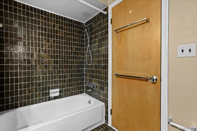 41715 Bedford Drive, Canton Charter Township, MI 48187