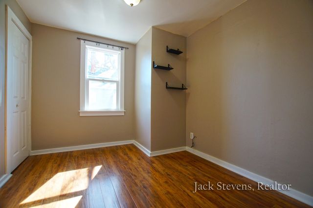 694 E Isabella Avenue, Muskegon, MI 49442