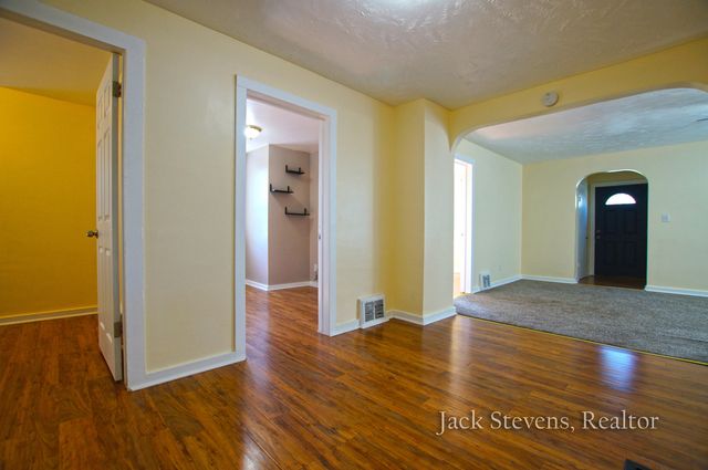 694 E Isabella Avenue, Muskegon, MI 49442