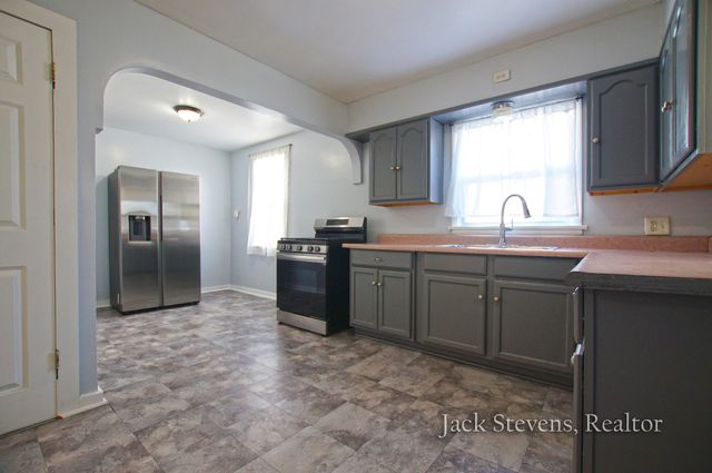 694 E Isabella Avenue, Muskegon, MI 49442