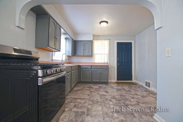 694 E Isabella Avenue, Muskegon, MI 49442