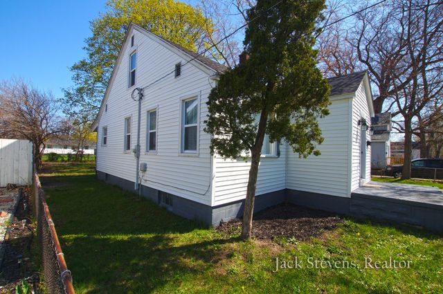 694 E Isabella Avenue, Muskegon, MI 49442