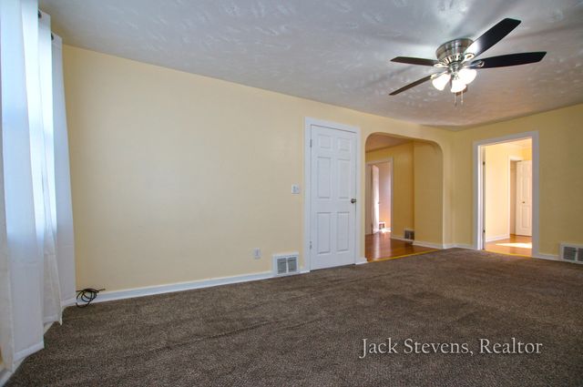 694 E Isabella Avenue, Muskegon, MI 49442