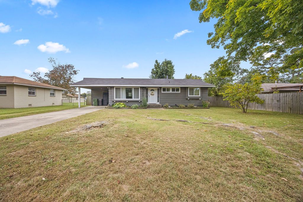 702 E Sumac Street, Rogers, AR 72756