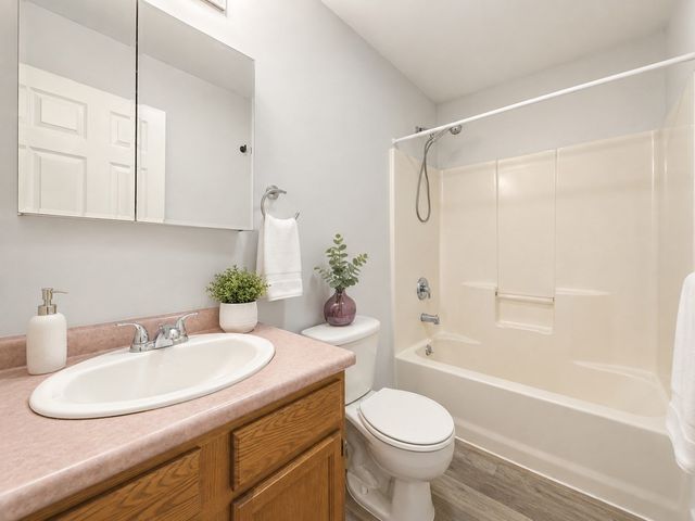 438 Plantation St 438, Worcester, MA 01605