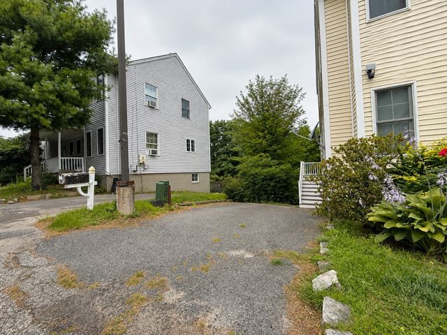 438 Plantation St 438, Worcester, MA 01605