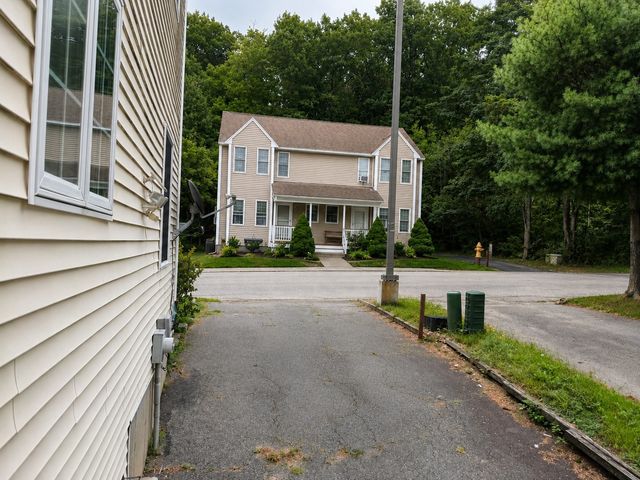 438 Plantation St 438, Worcester, MA 01605