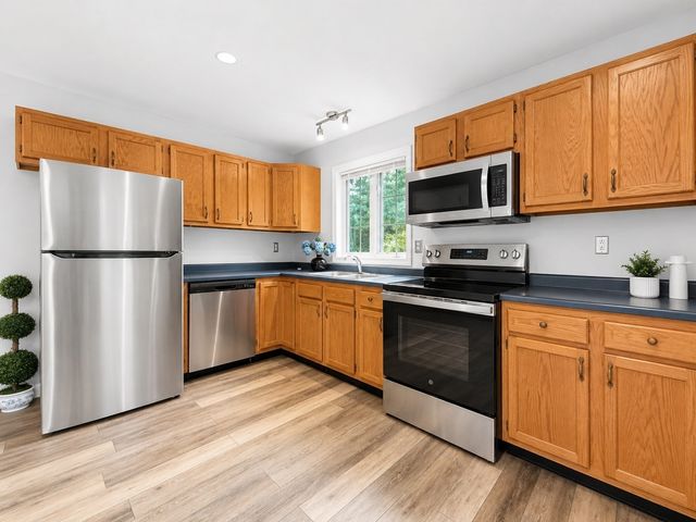 438 Plantation St 438, Worcester, MA 01605