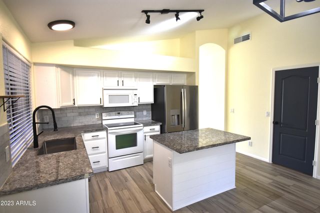 10230 W COUNTRY CLUB Trail, Peoria, AZ 85383