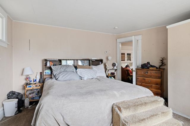 1018 W Grace Ave, Spokane, WA 99205