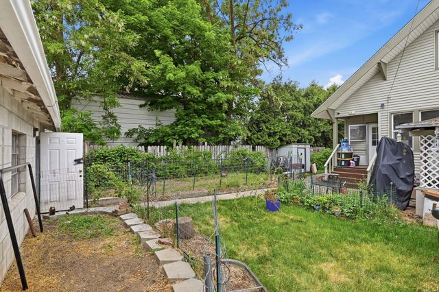 1018 W Grace Ave, Spokane, WA 99205
