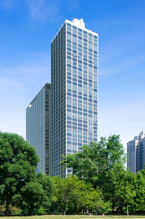1555 N Astor Street 28W, Chicago, IL 60610