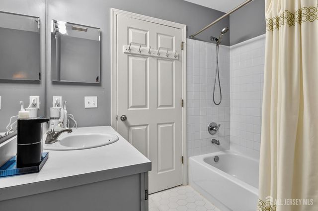 12 Berkshire Court, Manalapan, NJ 07726