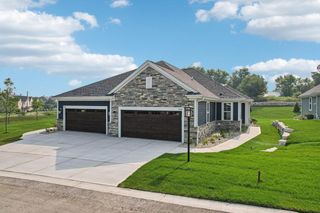 2125 Bluestem DRIVE #0102, Waukesha, WI 53189