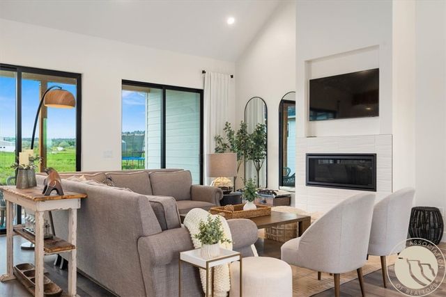 6113 Creek Crossing Road, Billings, MT 59106