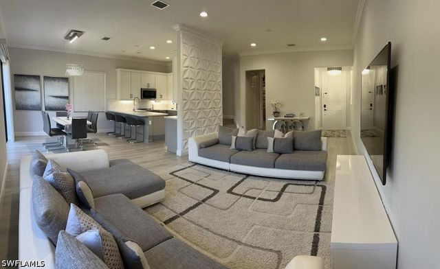 8863 Madrid CIR, Naples, FL 34104