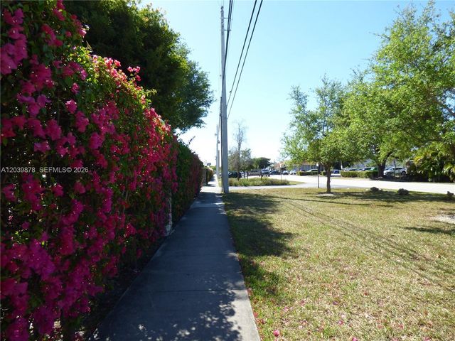 9631 SW 77th Avenue 207C, Miami, FL 33156