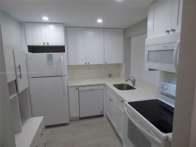 9631 SW 77th Avenue 207C, Miami, FL 33156