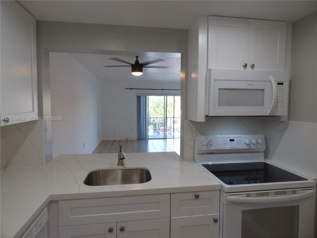 9631 SW 77th Avenue 207C, Miami, FL 33156