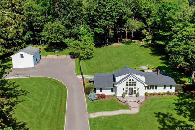 355 Bread And Cheese Hollow Road, Northport, NY 11768