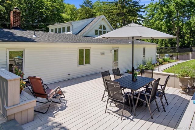 355 Bread And Cheese Hollow Road, Northport, NY 11768