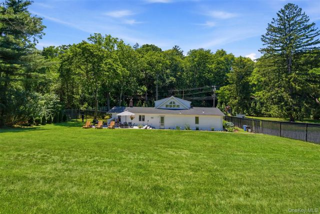 355 Bread And Cheese Hollow Road, Northport, NY 11768