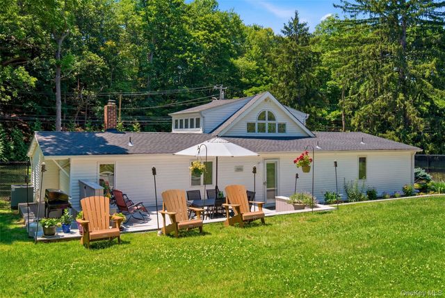 355 Bread And Cheese Hollow Road, Northport, NY 11768