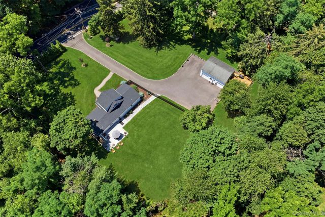 355 Bread And Cheese Hollow Road, Northport, NY 11768