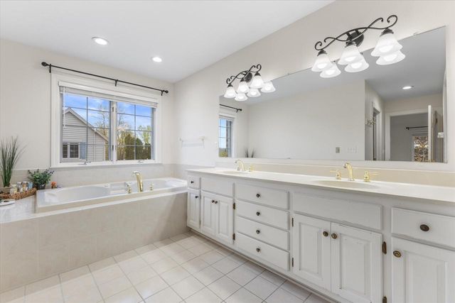 4715 Hasting DRIVE, Brookfield, WI 53045