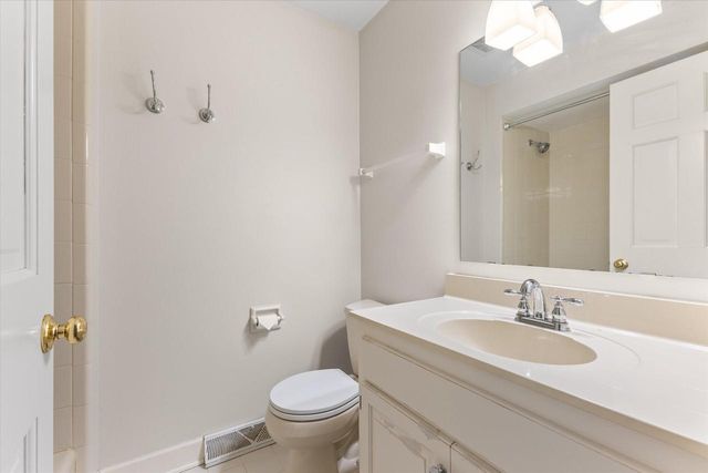 4715 Hasting DRIVE, Brookfield, WI 53045