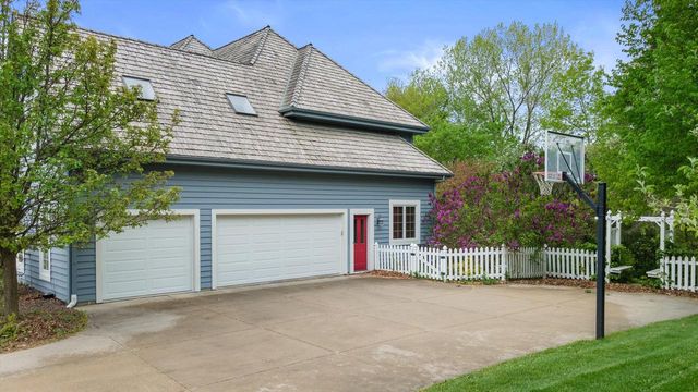 4715 Hasting DRIVE, Brookfield, WI 53045
