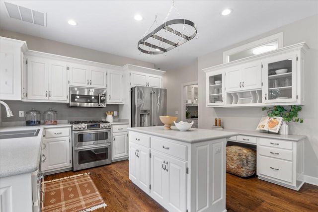 4715 Hasting DRIVE, Brookfield, WI 53045