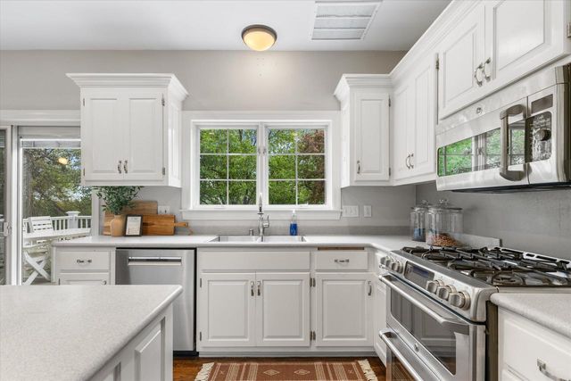4715 Hasting DRIVE, Brookfield, WI 53045