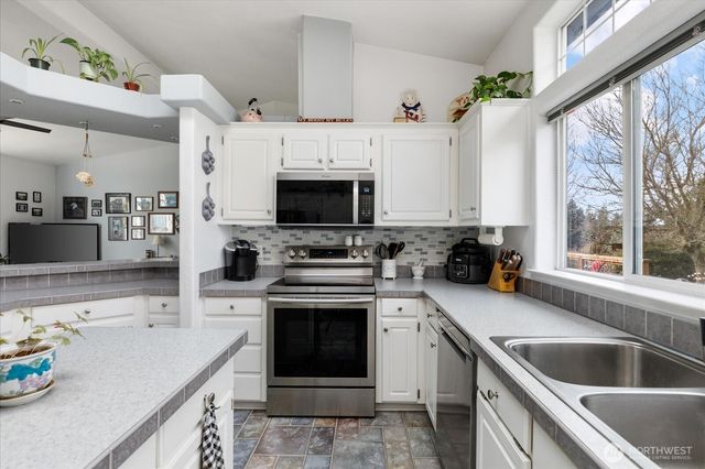 5386 Vinton Avenue, Freeland, WA 98249