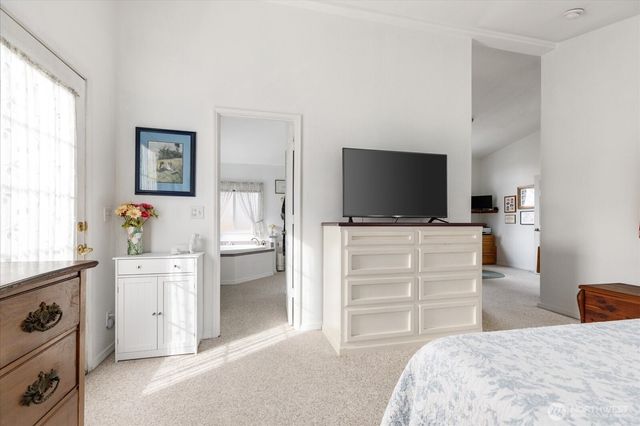 5386 Vinton Avenue, Freeland, WA 98249