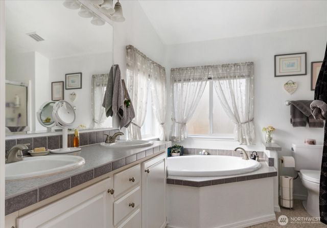 5386 Vinton Avenue, Freeland, WA 98249