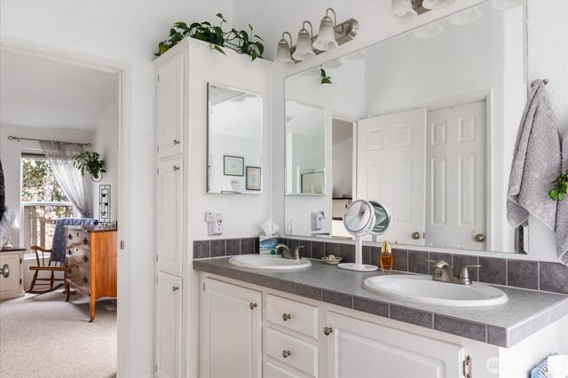 5386 Vinton Avenue, Freeland, WA 98249