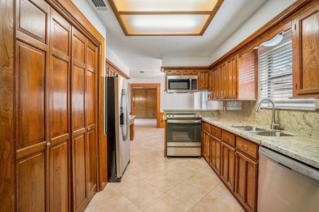 38 Devonshire Drive, Conroe, TX 77304