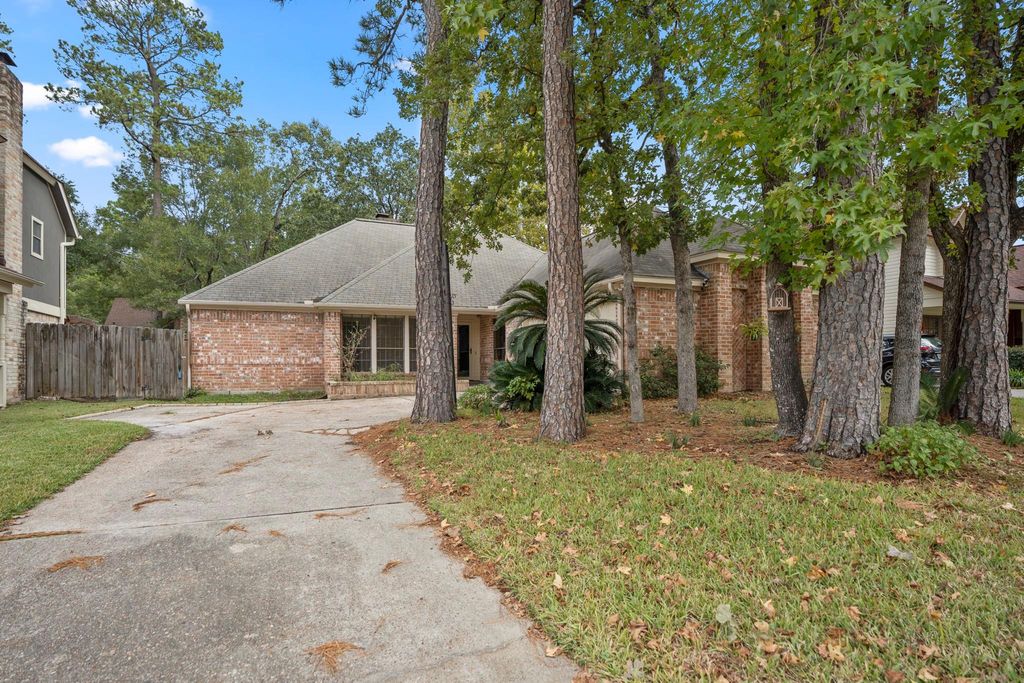 38 Devonshire Drive, Conroe, TX 77304