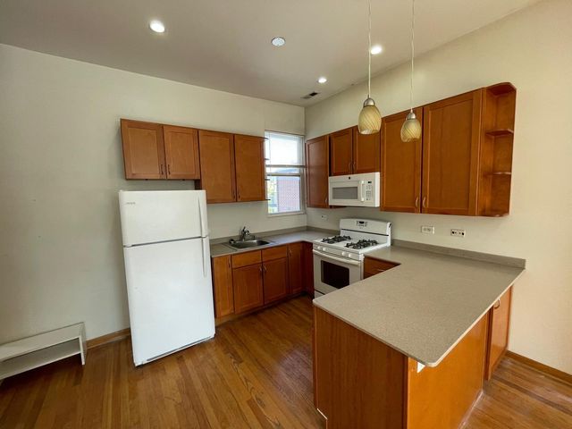 2350 W Grand Avenue W 3F, Chicago, IL 60622