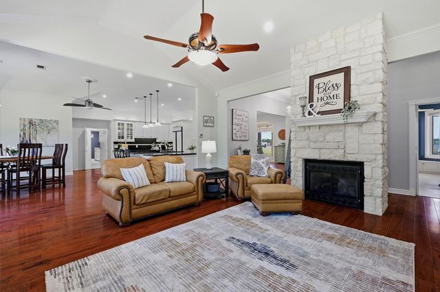 171 Briar Creek Road, Whitesboro, TX 76273