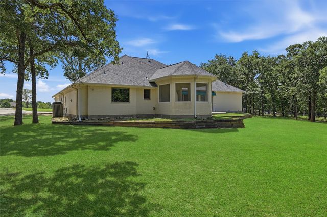 171 Briar Creek Road, Whitesboro, TX 76273