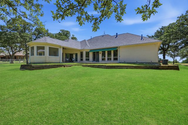 171 Briar Creek Road, Whitesboro, TX 76273