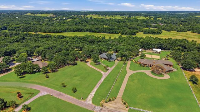 171 Briar Creek Road, Whitesboro, TX 76273
