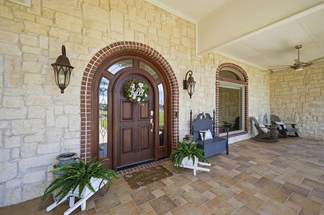 171 Briar Creek Road, Whitesboro, TX 76273