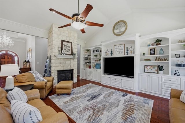 171 Briar Creek Road, Whitesboro, TX 76273