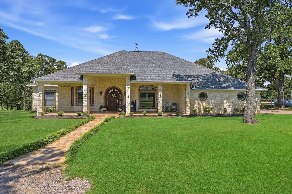 171 Briar Creek Road, Whitesboro, TX 76273