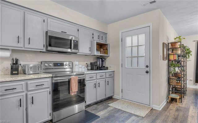 2780 Inglewood LN, Virginia Beach, VA 23456