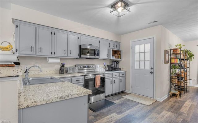 2780 Inglewood LN, Virginia Beach, VA 23456