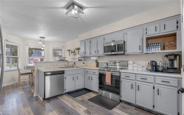 2780 Inglewood LN, Virginia Beach, VA 23456